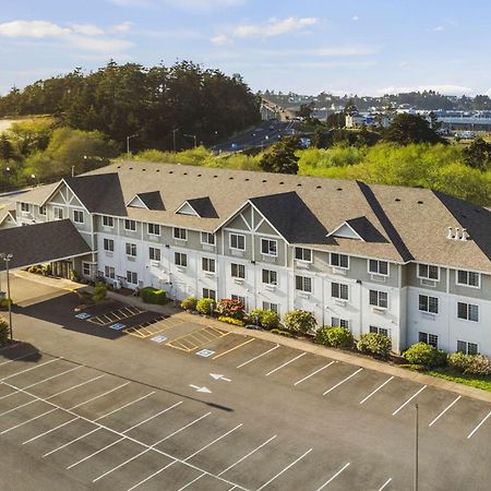 La Quinta By Wyndham Newport Hotel Exterior foto